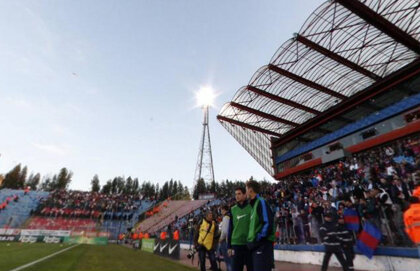 Derby 360 de grade > Vezi imaginea panoramică a stadionului Ghencea înainte de derby