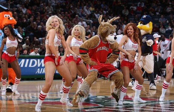 Umor negru :) » Cele mai haioase momente cu mascotele din NBA