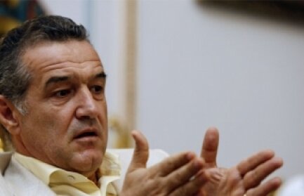 Armata continuă războiul cu Becali: 0,24 euro metrul pătrat!