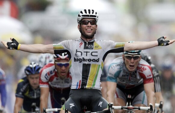 Cavendish face hattrick-ul şi preia Tricoul Verde