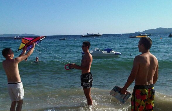 FOTO Novak Djokovici s-a jucat pe plaja de la St. Tropez