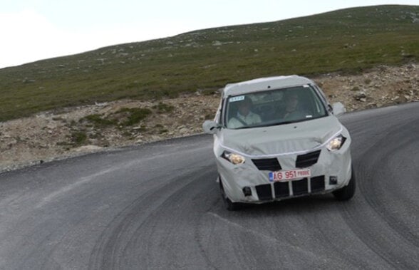 FOTO Dacia Popster, spionată pe Transalpina