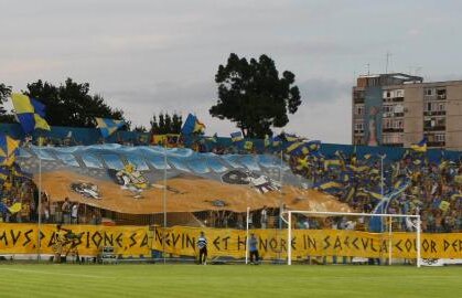 Eminescu a ajuns pe stadion! » Galeriile au făcut SHOW la Petrolul - Rapid