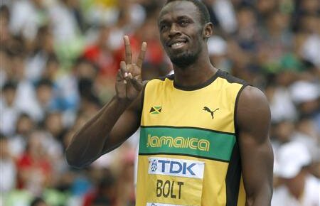 Usain Bolt s-a calificat fără emoţii în finala mondială de 200 de metri