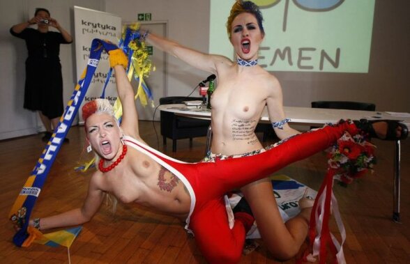 "Femen" revine! Protest la bustul gol contra corupţiei din fotbal