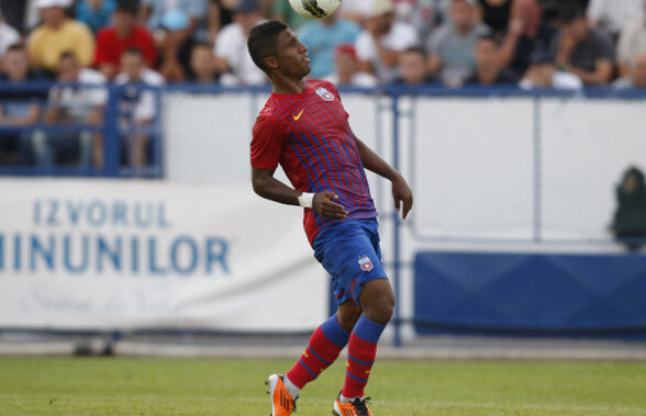 Steaua începe în forţă cu AEK! Patru şuturi în 15 minute, Stanca şomează