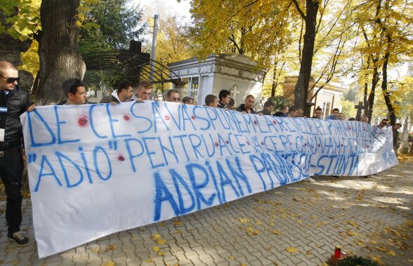 FOTO Fanii Ştiinţei au venit la Bucureşti pentru a-l comemora pe Adrian Păunescu la un an de la moartea sa