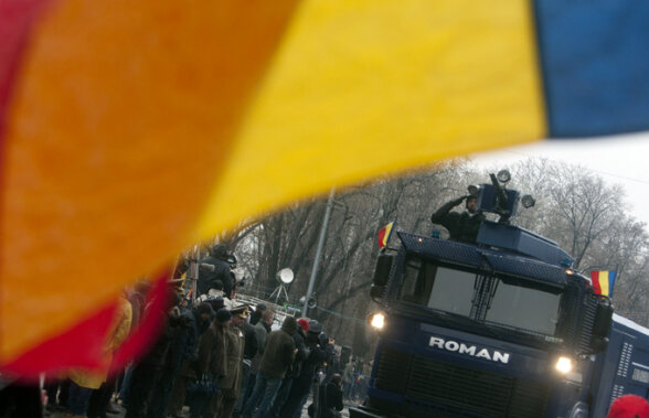 Peste 25.000 de români participă la parada de 1 Decembrie, de la Arcul de Triumf! La mulţi ani, România!