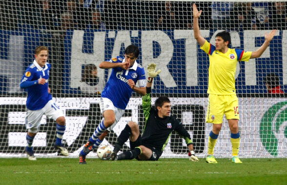 VIDEO Mai respirăm, dar greu » Calificarea Stelei se joacă peste două săptămîni » Citeşte aici cronica de la Schalke - Steaua 2-1, scrisă de Marius Mărgărit »