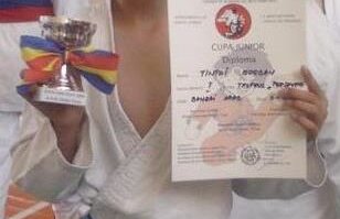 FOTO » TÎNĂRUL SĂPTĂMÎNII » Povestea lui Bogdan, 14 ani, campion naţional la karate, băiatul pe care cancerul nu-l sperie