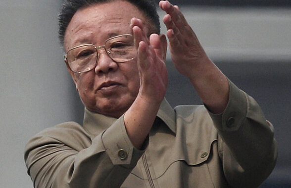 A murit Kim Jong-Il, liderul suprem al Coreii de Nord, unul dintre ultimii dictatori ai planetei Fan Jordan şi golfer închipuit