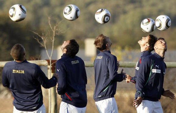 Consecinţe nebănuite pentru fotbaliştii care lovesc des mingea cu capul :S