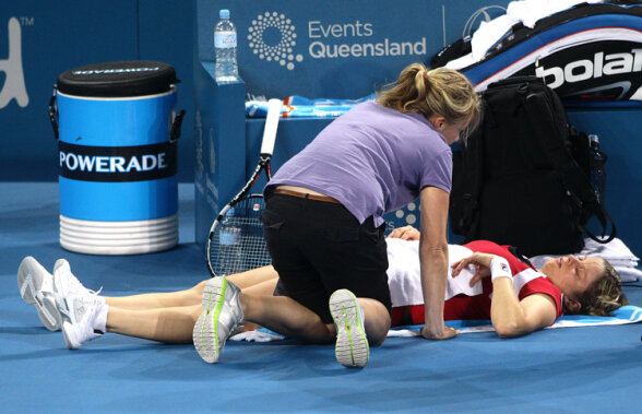 O nouă accidentare pentru Kim Clijsters! A abandonat în semifinale la Brisbane