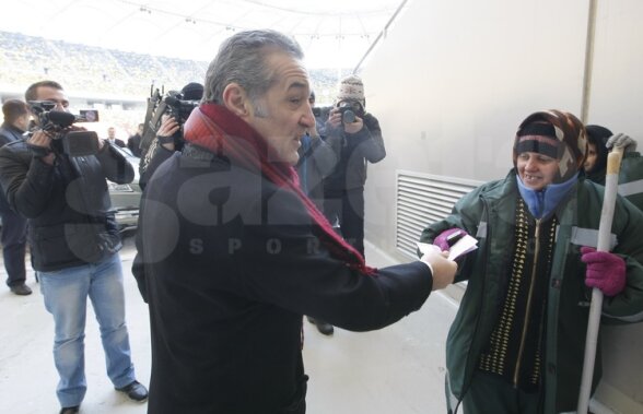 FOTO Gigi Becali a găsit metoda să-i motiveze pe muncitorii de la Arena Naţională: 1.000 de euro bonus!