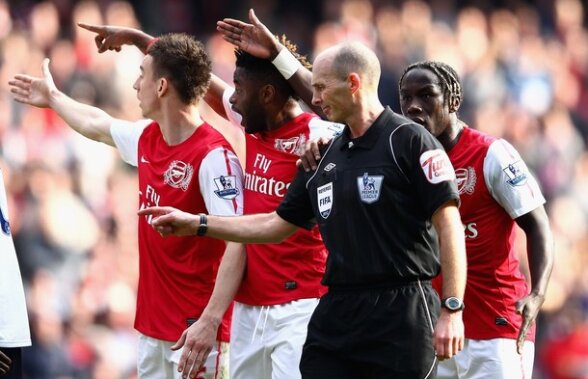 VIDEO Ţine arbitrul cu Tottenham? Vezi cum s-a manifestat Mike Dean la golul lui Saha :D