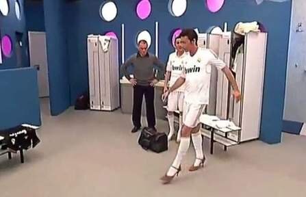 VIDEO Cine l-a pus să înscrie cu călcîiul? Cristiano Ronaldo parodiat într-o emisiune TV