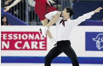 FOTO Au strălucit pe gheaţă » Tessa Virtue şi Scott Moir au cucerit cel de-al doilea titlu mondial la dans