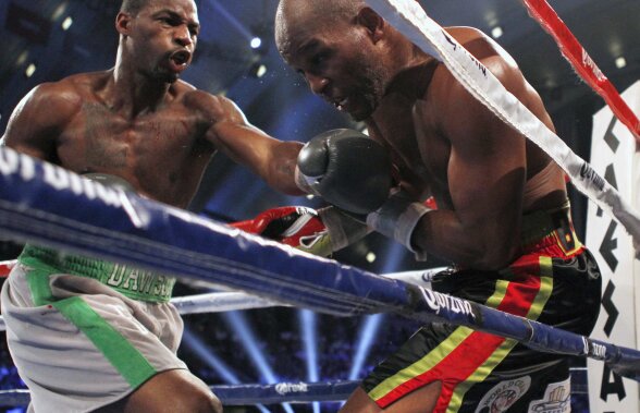 FOTO » Mult sînge şi puţin box » Chad Dawson l-a detronat pe Bernard Hopkins şi a devenit campion mondial