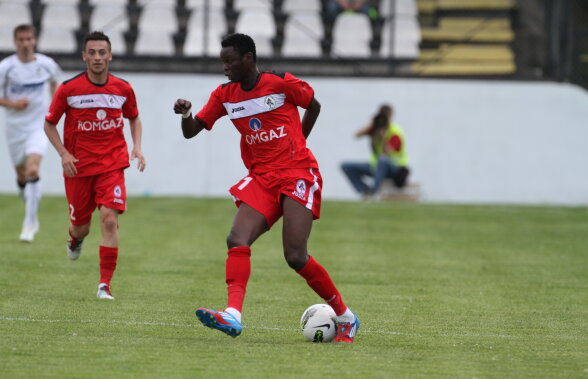 Dinamo l-a luat pe Issa Ba! Vine şi Mendy, fundaşul stînga de la "U"