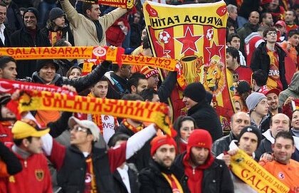 Fanii lui Galatasaray fac galerie Vasluiului pentru meciul contra lui Fenerbahce » Vezi ce le transmit turcii moldovenilor