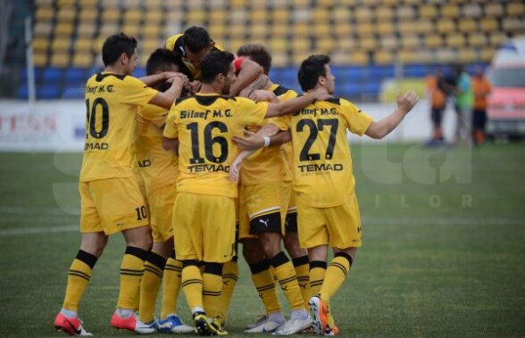 FOTO ŞI VIDEO FC Braşov - CS Severin 2-1 » Prima victorie pentru "stegari". Severinenii rămîn cu 0 puncte