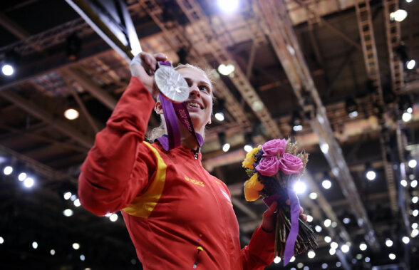 FOTO E medalie, e Alina! » Alina Dumitru a adus prima medalie a României la Londra: argint la judo, categoria 48 kg