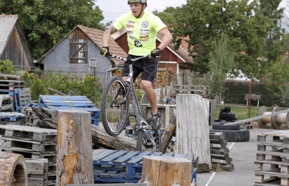 FOTO Magicianul fără şa » Gabor Orban-Barra a fost primul român la Campionatul Mondial de bike trial