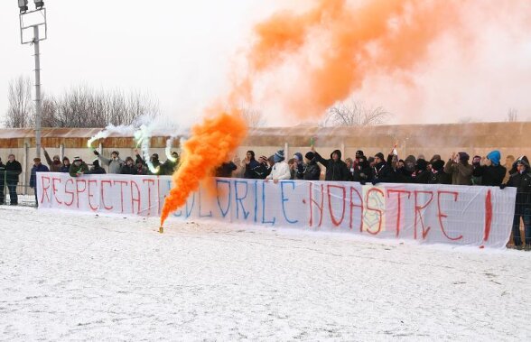 FOTO Jucătorii Oţelului, asaltaţi de fani la reunire! Lotul complet şi noutăţile lui Tănase