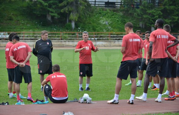 FOTO Scandal la antrenamentul lui Dinamo: "cîinii" au fost evacuaţi, iar Mulţescu nu şi-a dus antrenamentul pînă la capăt :O