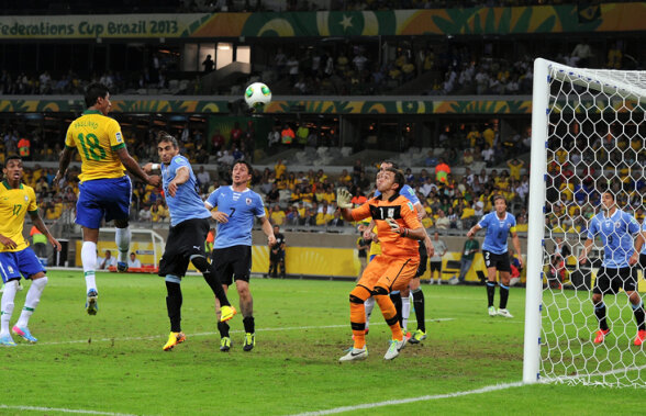 VIDEO "Micul Paul" e mare! » Paulinho a fost "motorul" Braziliei în semifinala cu Uruguay, 2-1