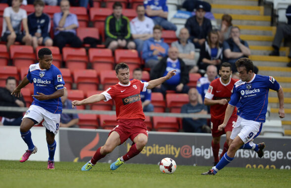 VIDEO Bere caldă » Dinamo a făcut doar egal cu Oldham, 2-2, dar Alexe a jucat ca într-un meci de Champions League