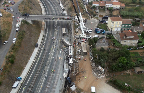 FOTO Trenul groazei » Sportul iberic are banderolă neagră: 80 de oameni au murit într-un devastator accident feroviar