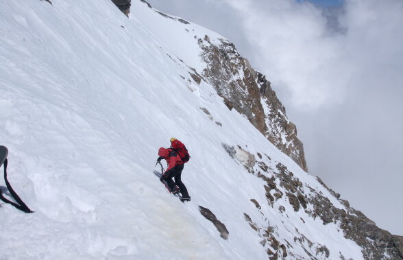 FOTO Momente de groază şi fotografii cu alpiniştii români care au răpus Muntele Ucigaş: "Cîteva secunde şi mă mătura avalanşa!"