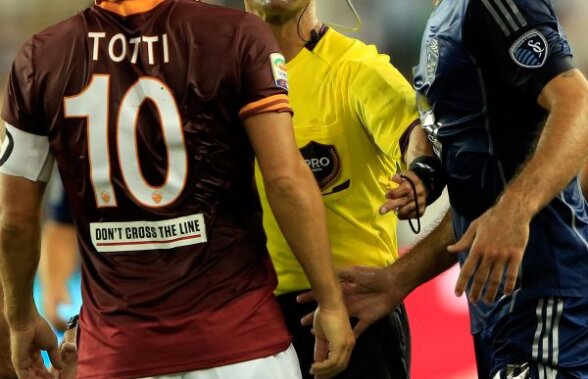 VIDEO Lobonţ fluierat de arbitrul cu 3 ochi! » Premieră tehnologică la AS Roma - MLS All Star