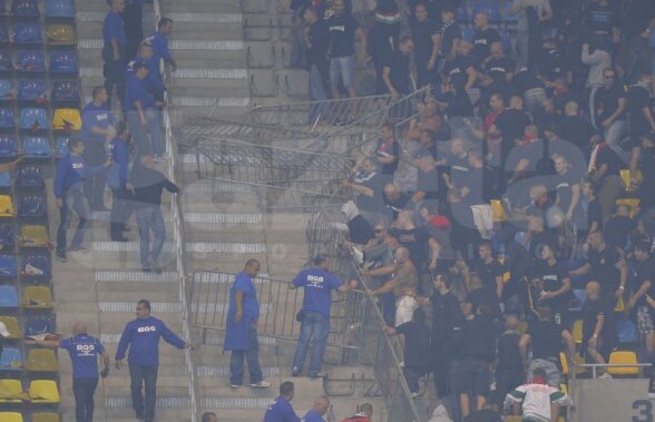 VIDEO şi FOTO Violenţele s-au mutat în stadion! Jandarmii au intervenit în forţă în sectorul ultraşilor maghiari