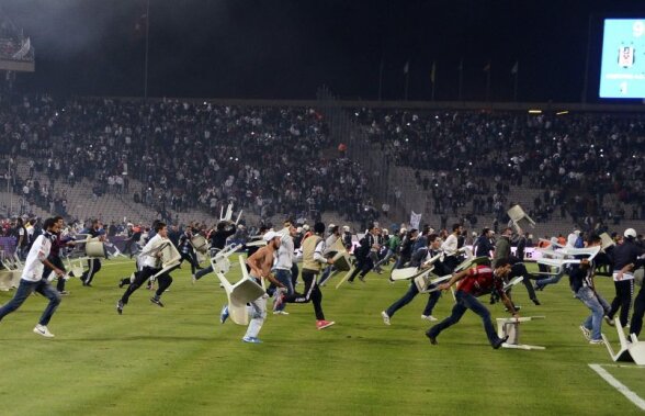 VIDEO Infern la Istanbul! » Bastoane, scaune, invazia fanilor. Beşiktaş - Galata a fost suspendat la 1-2