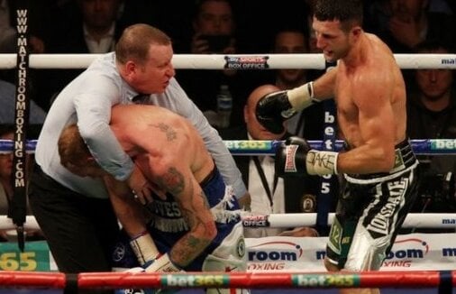 Incredibil, dar adevărat! Carl Froch şi-a păstrat centurile graţie arbitrului