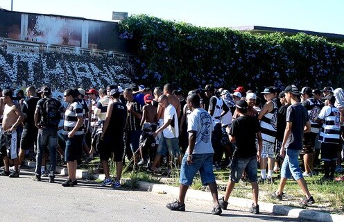 VIDEO Haos în Brazilia cu 4 luni înainte de Mondial » Jucătorii lui Corinthians ameninţă cu greva după ce au fost atacaţi de suporteri!