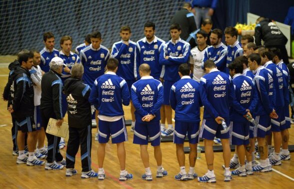 Radu Naum readuce în prim-plan plăcerea de a juca fotbal: "Argentina, te iubim!"