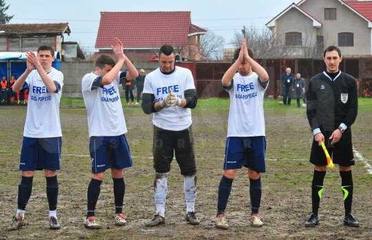 ”Baciul”, susţinut la un meci din Liga a patra: "Free Gică Popescu!"