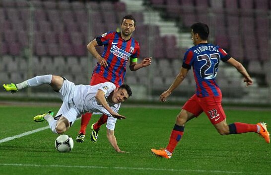 VIDEO Cad în picioare şi cînd calcă strîmb » Steliştii n-au reuşit să cîştige la Timişoara, 0-0, după un meci modest, dar rămîn neînvinşi în Liga 1