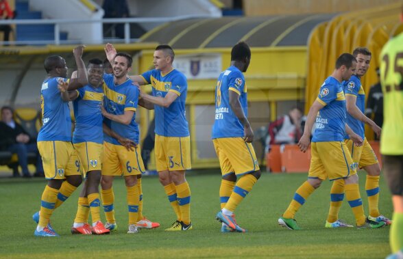 VIDEO Cu multe rezerve pe gazon, Petrolul se impune categoric în faţa Coronei, scor 3-0