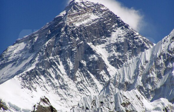 Tăcere pe Everest! » Nici un semn de la ultimii alpinişti români plecaţi spre vîrful munţilor Himalaya