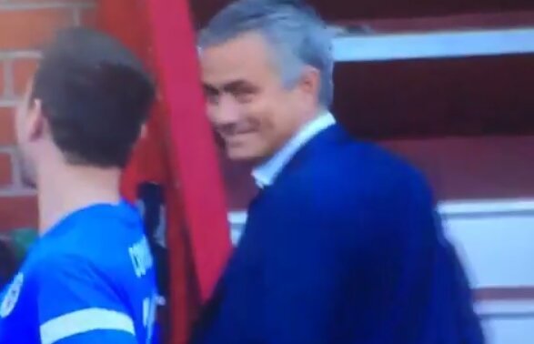 VIDEO Faza zilei » Cine zicea că Jose Mourinho nu ştie să joace fotbal? Portughezul a făcut deposedarea sezonului la un meci caritabil