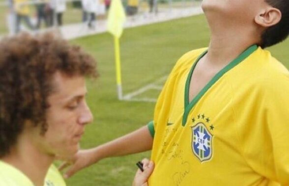 VIDEO emoţionant » Un fan brazilian a fugit în lacrimi la David Luiz. Jucătorul a reacţionat: "Mulţumesc lui Dumnezeu pentru aceste momente"