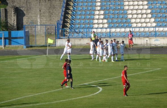 VIDEO Fază de cascadorii rîsului într-un meci suspect de blat din Europa League! Un fost jucător din Liga 1 implicat