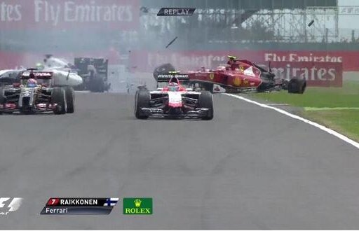 VIDEO şi FOTO Accident teribil în Formula 1 » Kimi Raikkonen şi-a făcut maşina praf!