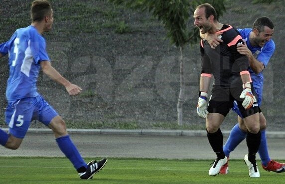 VIDEO Partidă nebună în Champions League » Portarul a adus calificarea cu un gol în minutul 90+4!