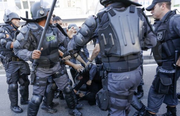 Bătăi în afara stadionului » Poliţia a dispersat 300 de manifestanţi cu gaze lacrimogene în apropiere de Maracana