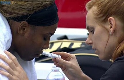 VIDEO Alte momente şocante cu Serena Williams! S-a retras din China, dar nu a putut să meargă singură în afara terenului!